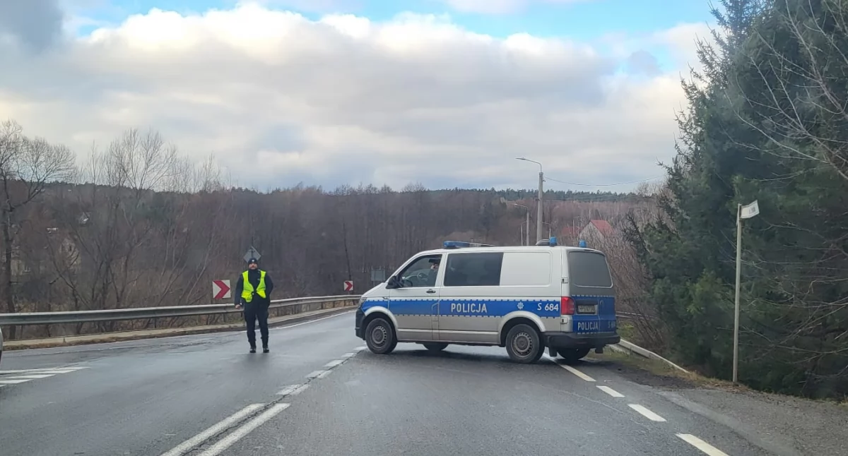 Wypadki drogowe, Uwaga kierowcy! wypadku Parszowie droga nadal zablokowana przez policję - zdjęcie, fotografia
