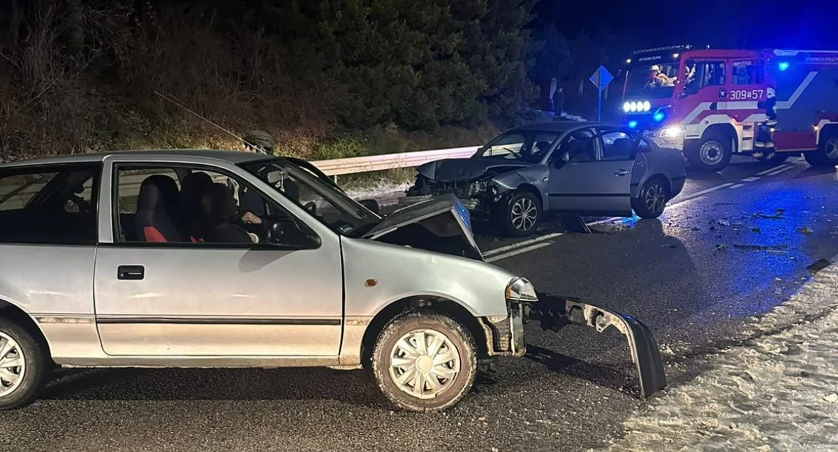 Wypadki drogowe, Wypadek naszym regionie Kierowca jednego samochodów uciekł miejsca zdarzenia - zdjęcie, fotografia