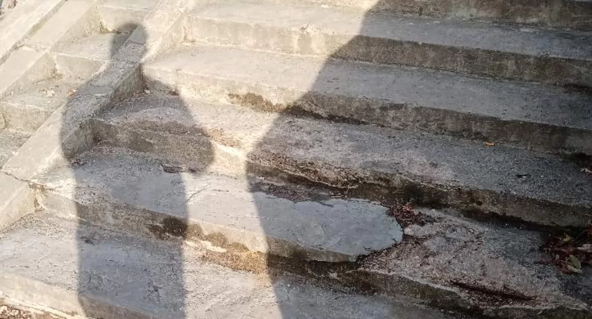 Schody proszą się o remont od dawna