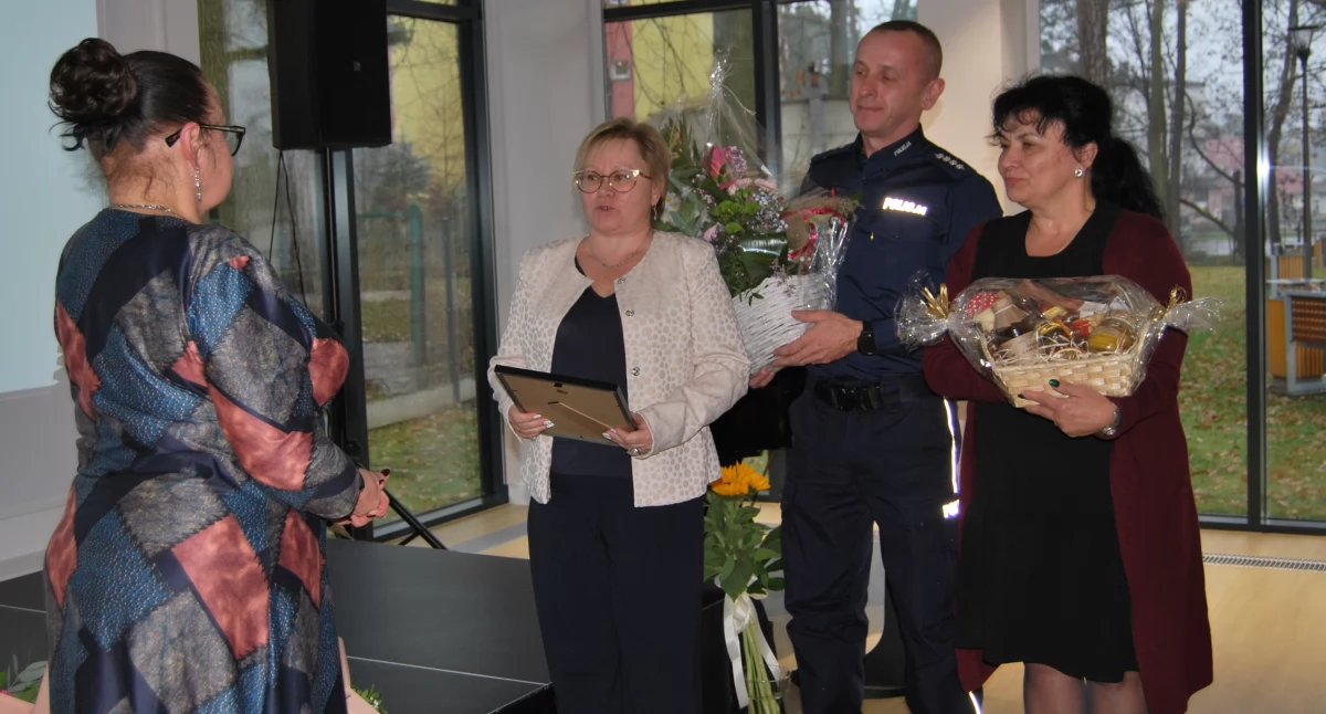 Nie zabrakło okolicznościowych życzeń i gratulacji, jakie składano na ręce Marty Majkusiak, prezes Stowarzyszenia 