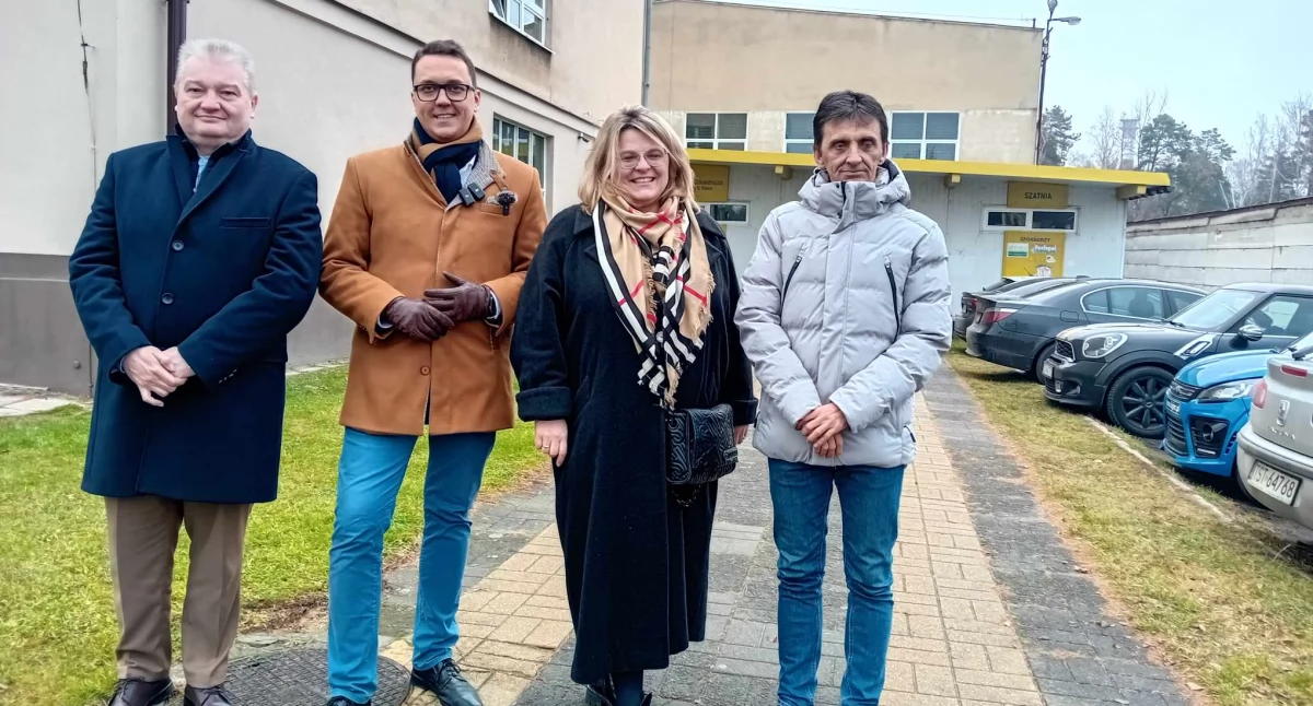 Informacje przekazali na konferencji: starosta Piotr Babicki, wicestarosta Małgorzata Galas - Bąba i Członek Zarządu Powiatu Jarosław Samela, którym towarzyszył radny powiatu Robert Sowula 