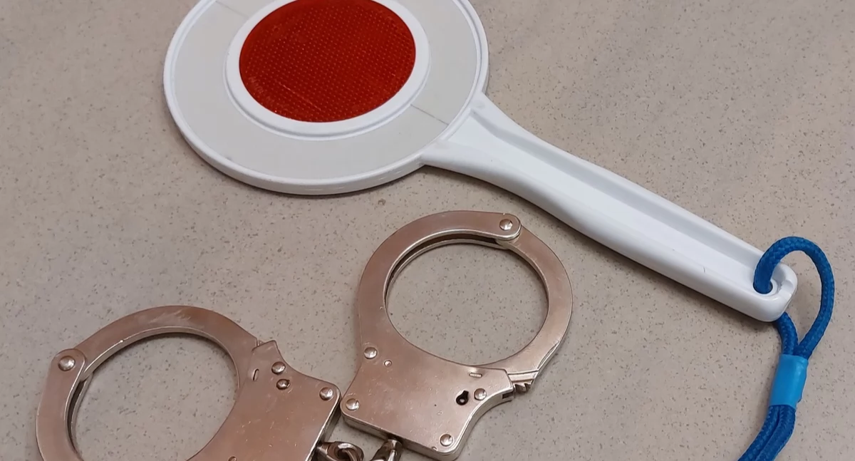 Wypadki drogowe, Wypadek Starachowicach Pijany mężczyzna kołami samochodu - zdjęcie, fotografia