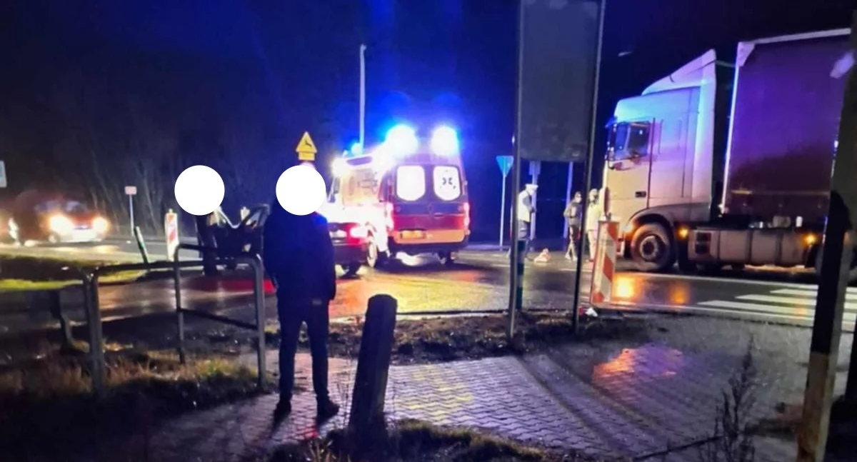Wypadki drogowe, Wypadek Wielkiej Pieszy potrącony przez samochód - zdjęcie, fotografia