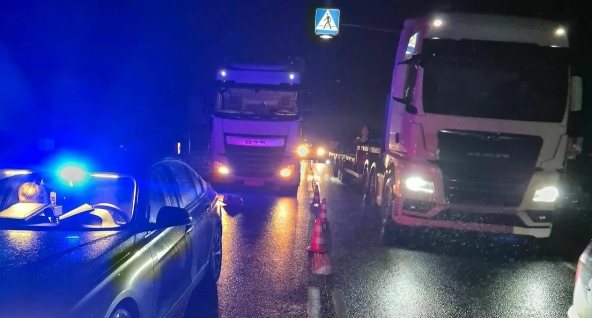 Wypadki drogowe, Dramat Wielkiej żyje mężczyzna potrącony przez samochód ciężarowy - zdjęcie, fotografia