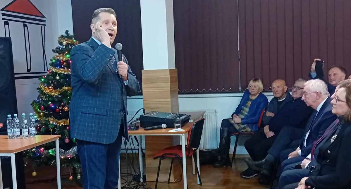 Przemysław Czarnek przyjechał do Starachowice na zaproszenie posła Krzysztofa Lipca, wśród obecnych byli byli parlamentarzyści PiS m.in. poseł Agata Wojtyszek.