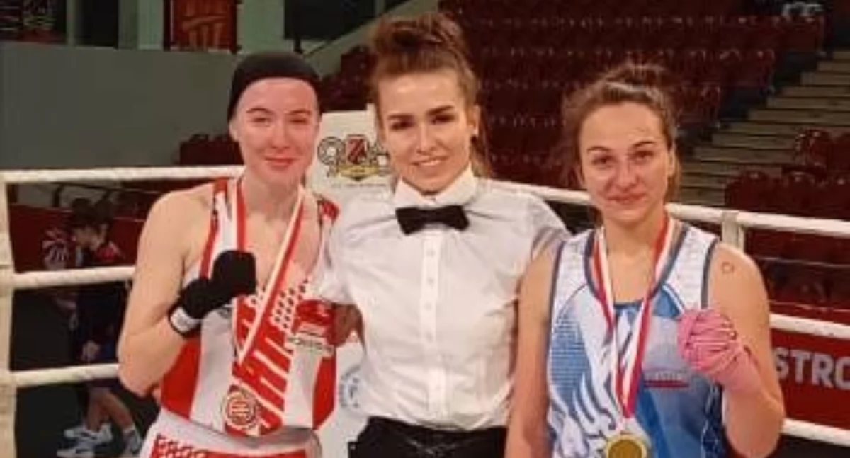 Sporty walki, Tatiana Pluta rozprawiła rywalką rundzie mistrzostw okręgu boksie wróciła tarczą - zdjęcie, fotografia