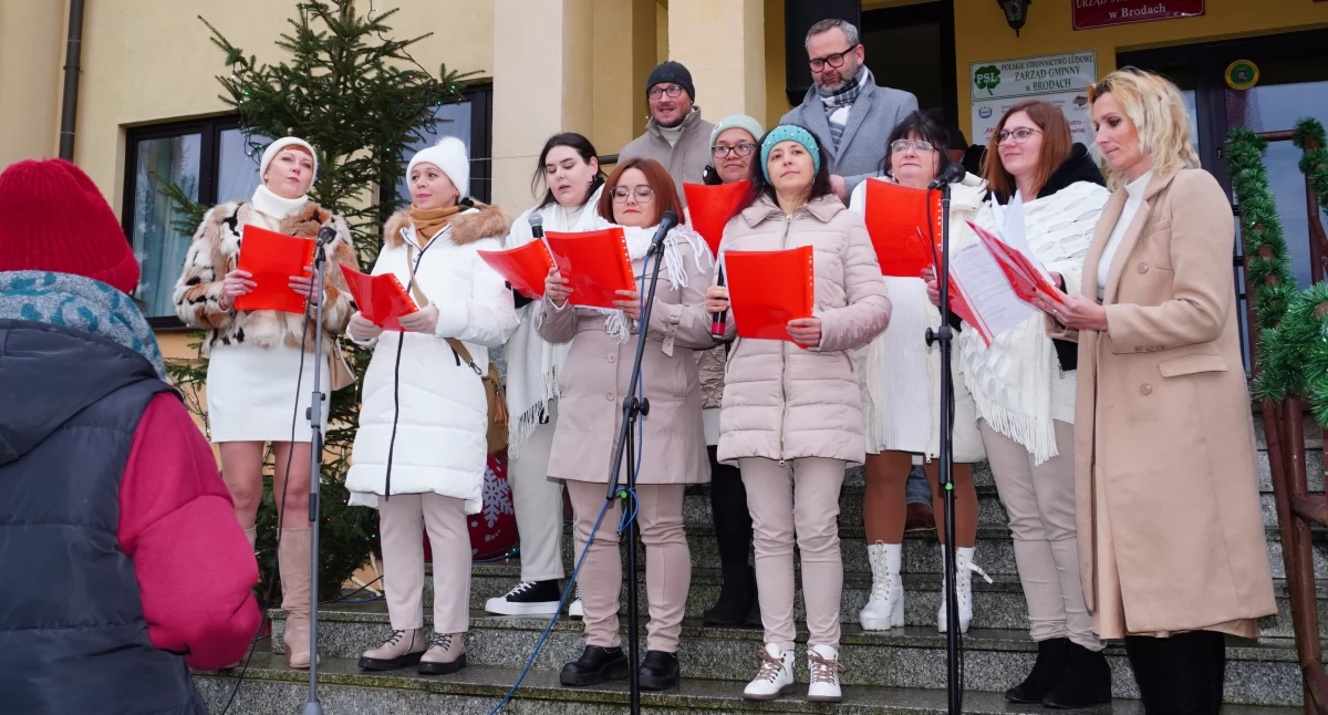 Debiut Chóru Gospel, który zawiązał się w CKiR w Brodach. Wokalistkom towarzyszył Errnest Kumek - Wójt Gminy Brody wraz z Łukaszem Gołdą - Dyrektorem CKiR 