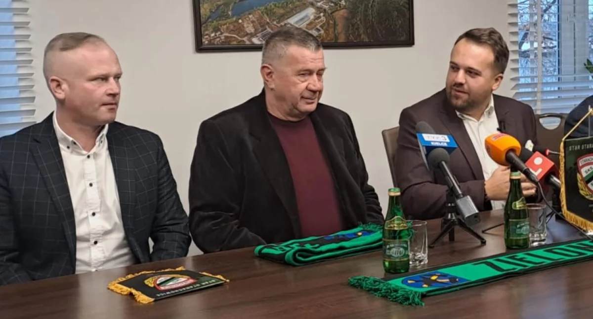 Piłka nożna, Zarząd Staru Starachowice złożył rezygnację dalej klubem - zdjęcie, fotografia