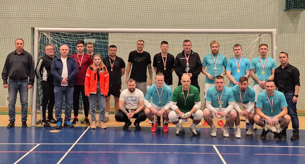 Piłka nożna, Miłośnicy piłki nożnej siatkówki zagrali Patryka Niekłania Klary Dudek weekend przepełniony sportowymi emocjami - zdjęcie, fotografia