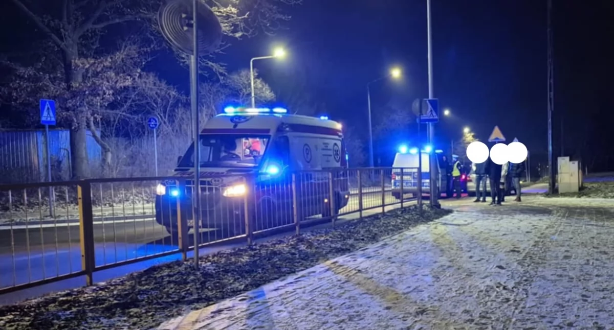 Wypadki drogowe, Wypadek oznakowanym przejściu pieszych Starachowicach Potrącona osoba przez samochód - zdjęcie, fotografia