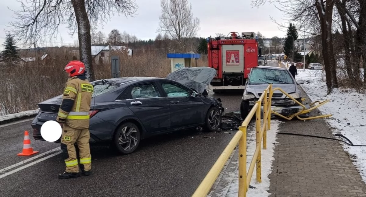 Wypadki drogowe, Wypadek drodze krajowej Rudniku Czołowe zderzenie dwóch pojazdów - zdjęcie, fotografia