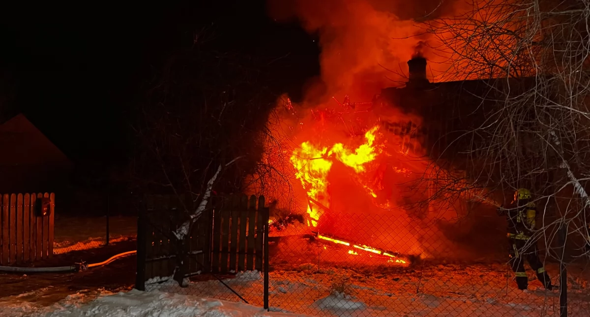 Pożary, Pożar budynku mieszkalnego Węglowie Jedna osoba poszkodowana - zdjęcie, fotografia