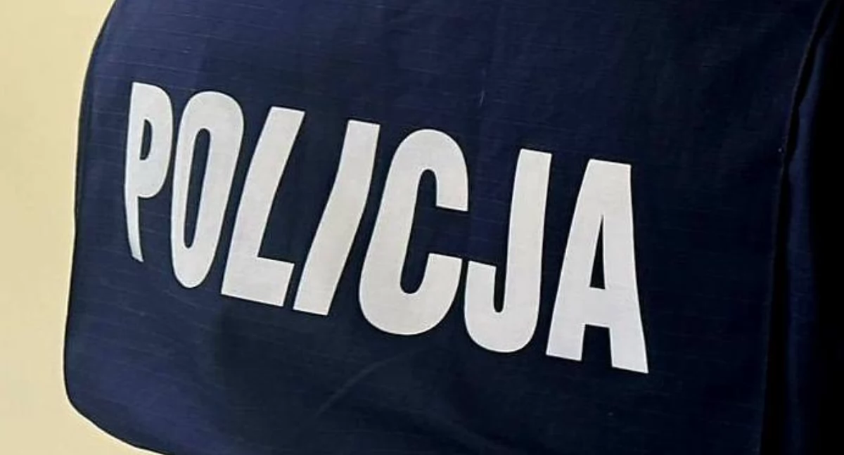 Kronika policyjna, Uszkodzenie drzwi wejściowych Starachowicach Straty złotych - zdjęcie, fotografia