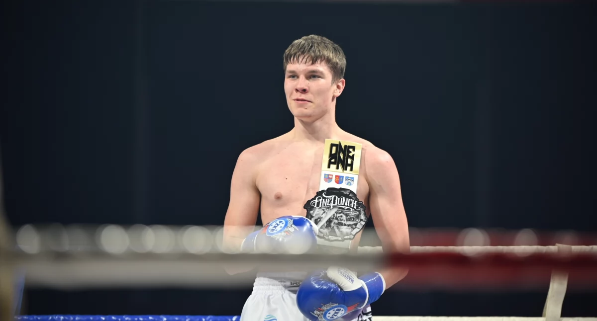 Sporty walki, Udane otwarcie Punch Ostrowcu Mateusz Gunia pokonał jednogłośnie punkty reprezentanta gospodarzy - zdjęcie, fotografia