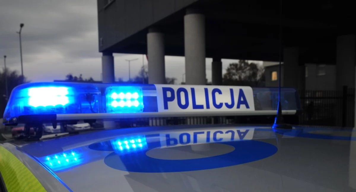 Kronika policyjna, Alarm Liceum Ogólnokształcącym Starachowicach Sprawę badają policjanci - zdjęcie, fotografia