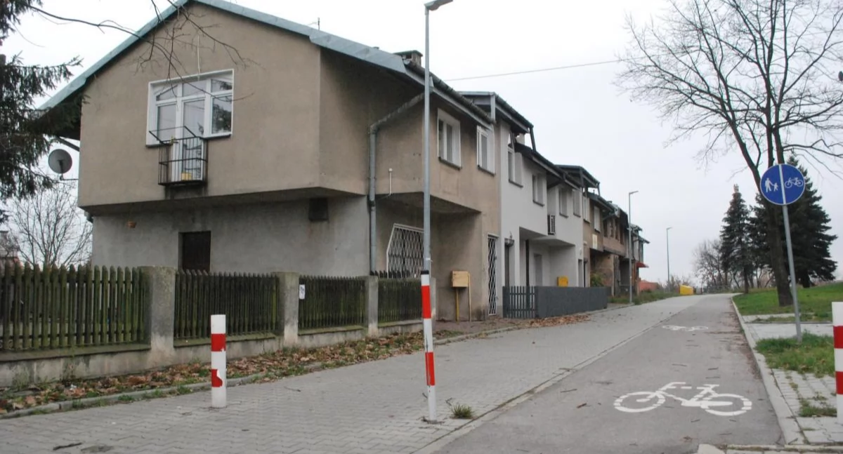 Interwencje, Radna Ilona Traczyk interweniuje sprawie ciągu pieszego - zdjęcie, fotografia