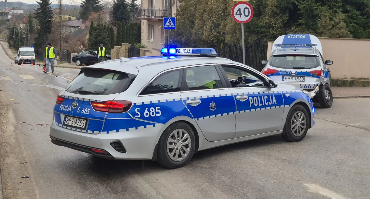 Kronika policyjna, Policyjne oględziny miejscu sobotniego wypadku Odcinek Września całkowicie zablokowany - zdjęcie, fotografia