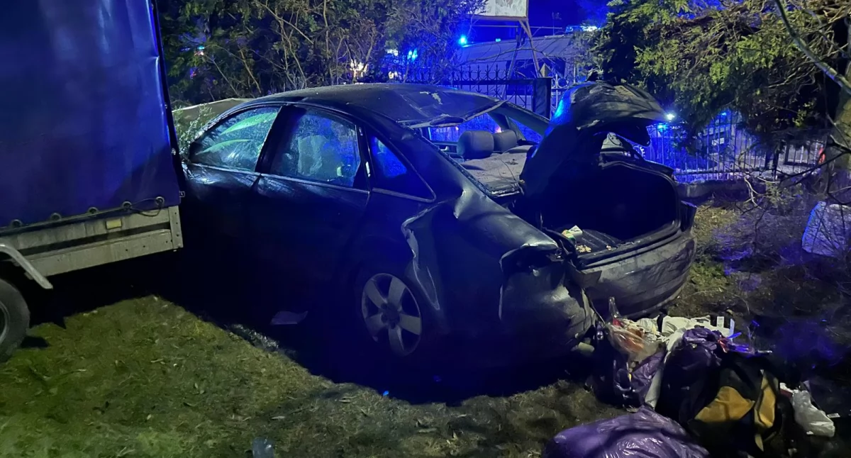 Wypadki drogowe, Wypadek Warszówku Kierowca samochodu uciekł miejsca zdarzenia szukają policjanci - zdjęcie, fotografia