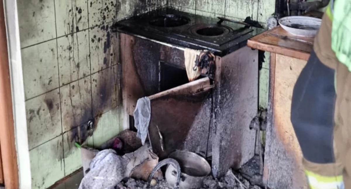 Pożary, Pożar mieszkaniu Starachowicach Jedna osoba ewakuowana przez strażaków - zdjęcie, fotografia