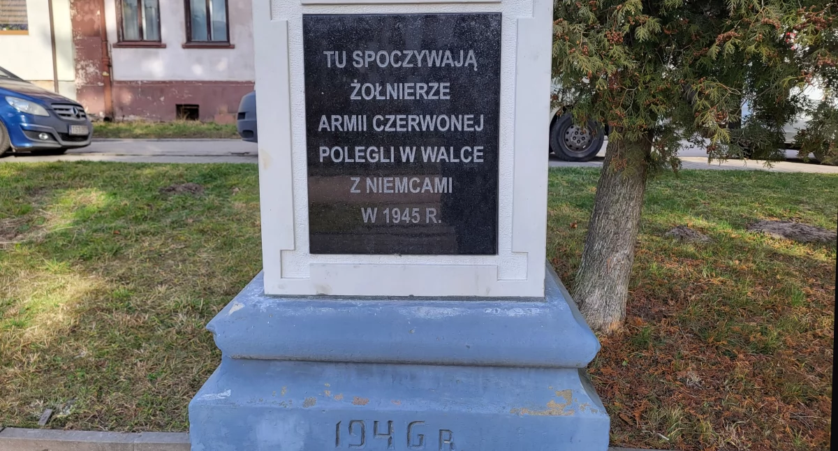 Historia, dlaczego zmienił tablicę ruskim pomniku Starachowicach - zdjęcie, fotografia