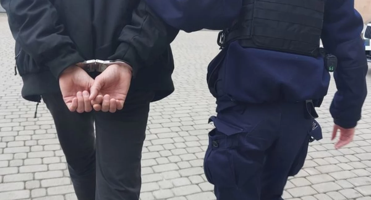 Kronika policyjna, spędzili policyjnym areszcie Kierująca zatrzymana narkotyki aucie - zdjęcie, fotografia