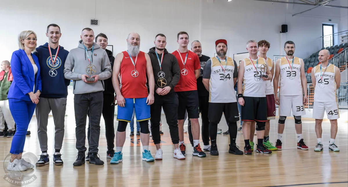Koszykówka, Basket triumfatorem koszykarskiego turnieju Patryka Niekłania Kluczem doświadczenie ligowych parkietach - zdjęcie, fotografia