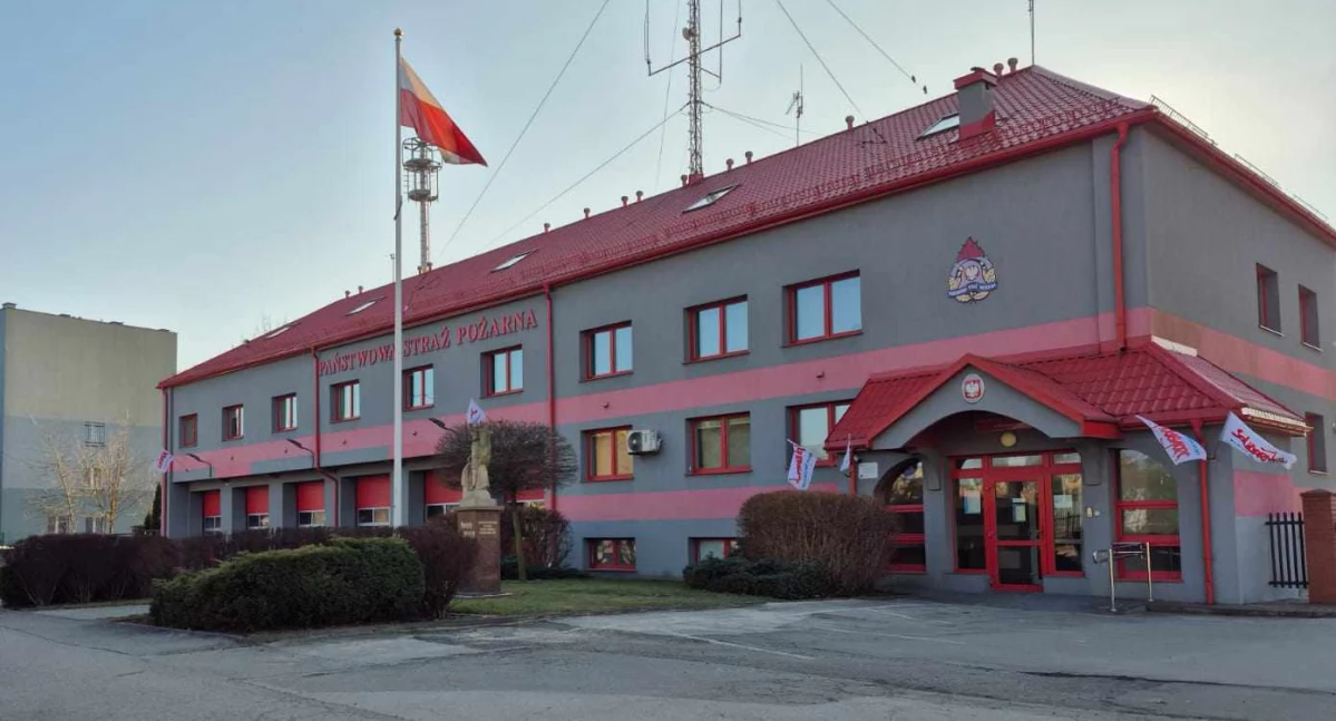 Oflagowany budynek straży w Starachowicach to początek akcji protestacyjnej 