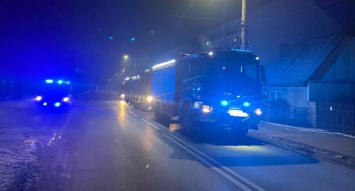 Pożary, Zadymienie strychu Akcja straży pożarnej Starachowicach - zdjęcie, fotografia