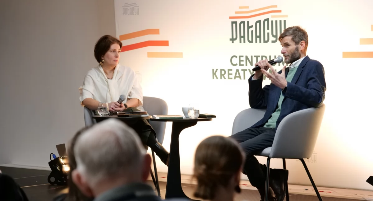 Spotkanie prowadziła Jola Sopińska, dyrektor Miejskiej Biblioteki Publicznej w Starachowicach 