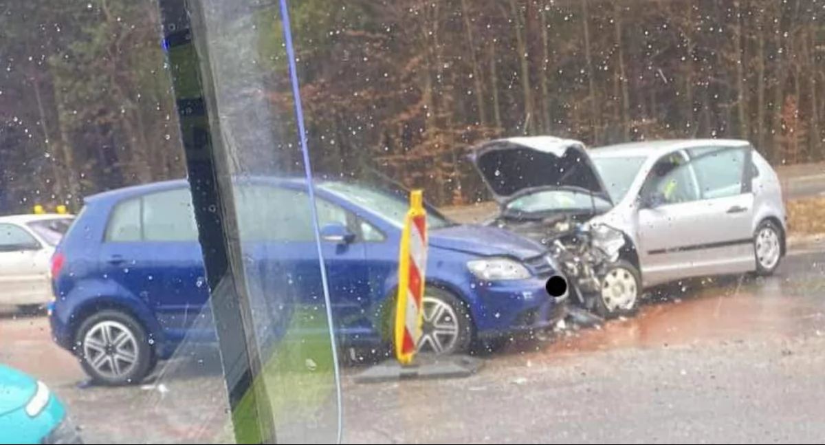 Wypadki drogowe, Wypadek przed Skarżyskiem Kamienną Jedna osoba trafiła szpitala - zdjęcie, fotografia