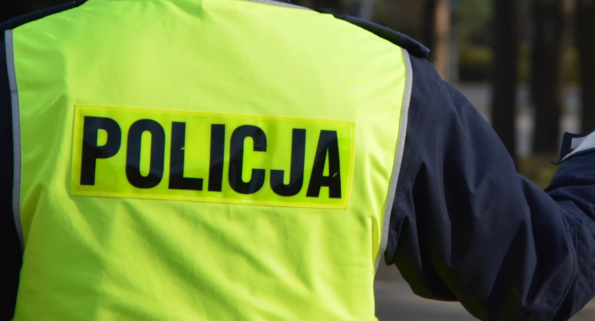 Kronika policyjna, Oszustwo podczas sprzedaży odzieży letnia starachowiczanka straciła ponad - zdjęcie, fotografia