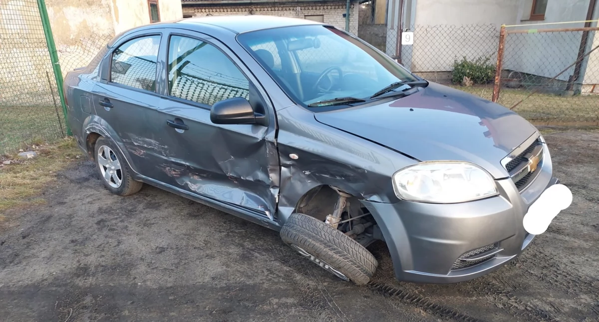 Wypadki drogowe, Zderzenie dwóch samochodów Starachowicach Policja straż pożarna miejscu - zdjęcie, fotografia