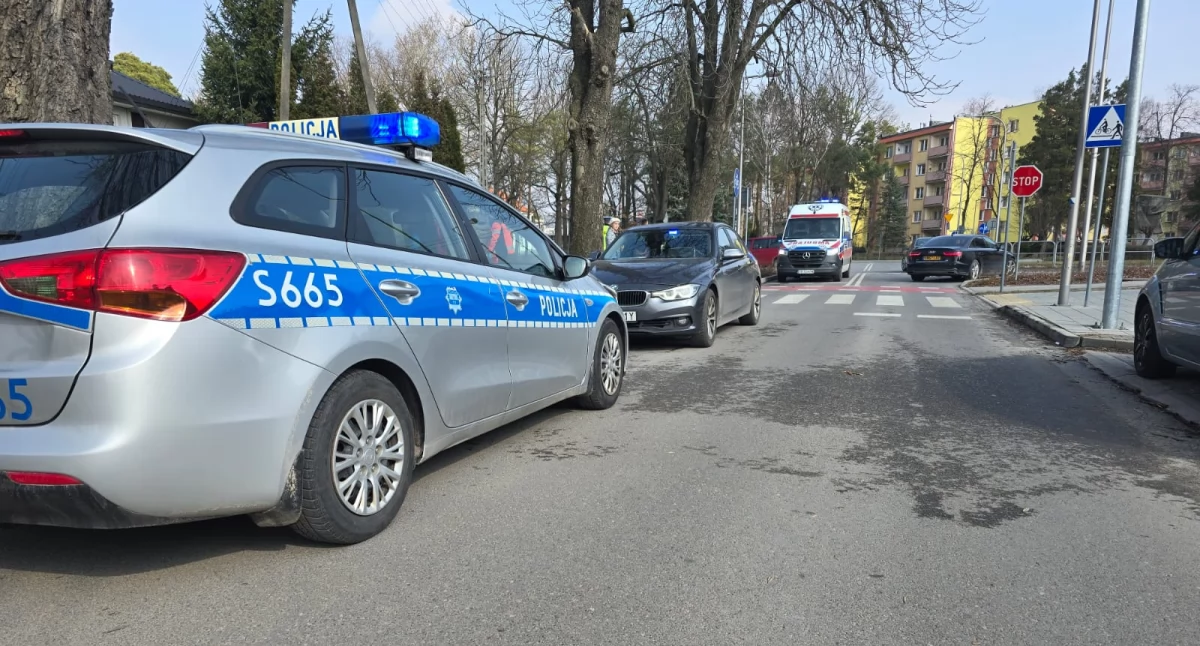 Wypadki drogowe, Wypadek Starachowicach letni mężczyzna reanimowany przez ratowników medycznych - zdjęcie, fotografia