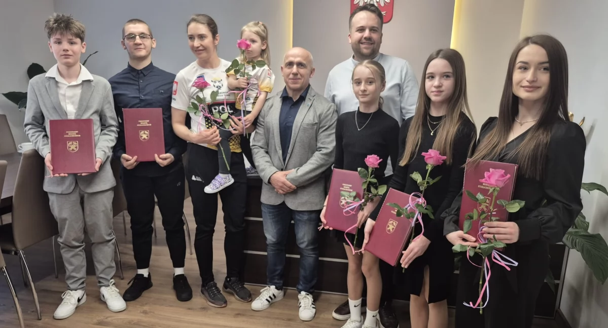 Inne sporty, Sportowe stypendia przyznane liście medaliści mistrzostw Polski Europy świata - zdjęcie, fotografia