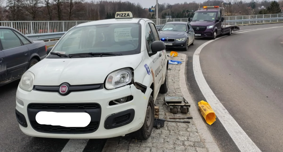 Wypadki drogowe, Kolizja nowym wiadukcie Starachowicach Kierująca fiatem straciła przytomność - zdjęcie, fotografia