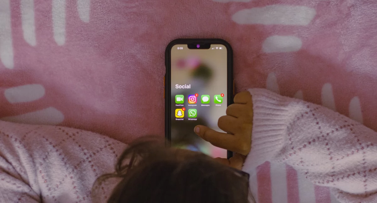 Materiały promocyjne, Monitoruj Wiadomości Tekstowe Dziecka iPhonie Sprawdzone Metody - zdjęcie, fotografia