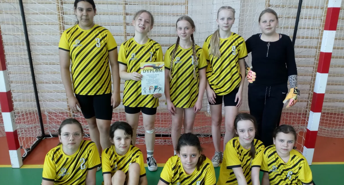 Inne sporty, Godów mistrzem gminy Pawłów minipiłce ręcznej Podopieczne Krzysztofa Moskala awansem finału wojewódzkiego - zdjęcie, fotografia
