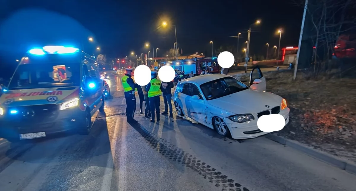 Wypadki drogowe, Wypadek Starachowicach Poszkodowani zderzeniu dwóch samochodów [ZDJĘCIA] - zdjęcie, fotografia