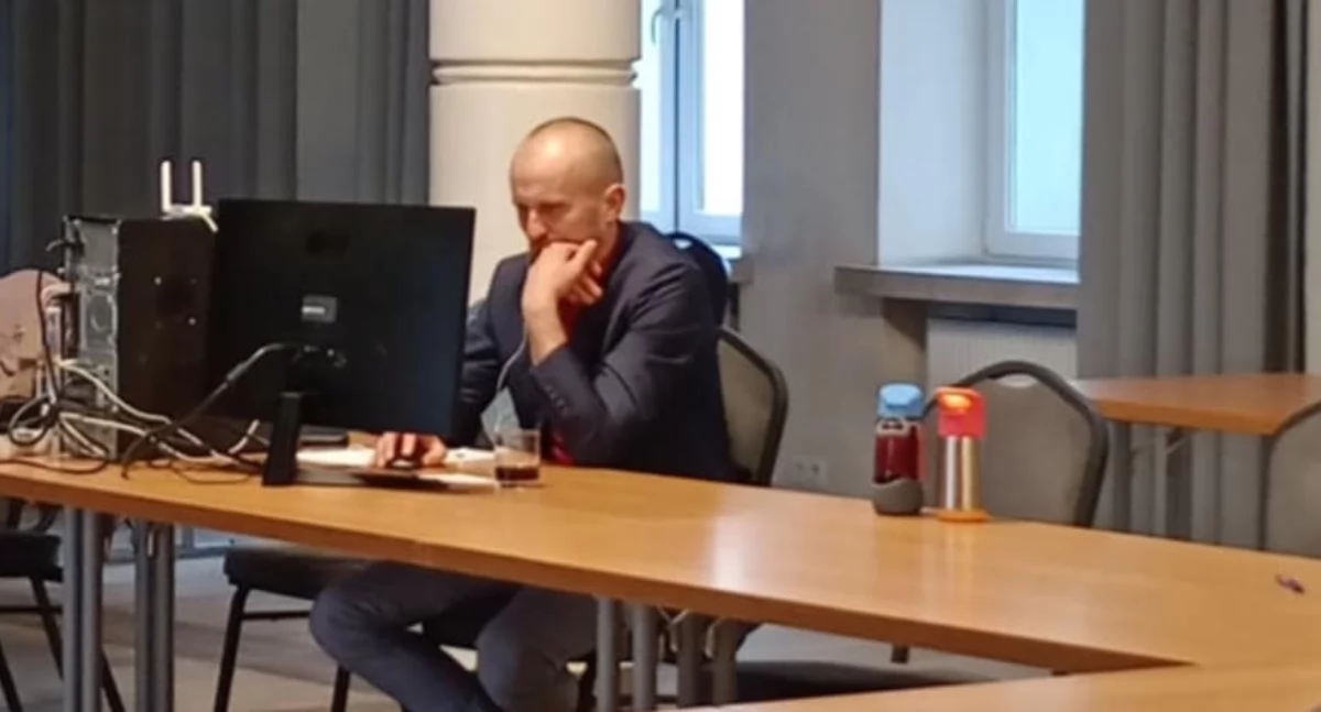 Samorządowcy, Strajk radnego wobec widma likwidacji - zdjęcie, fotografia