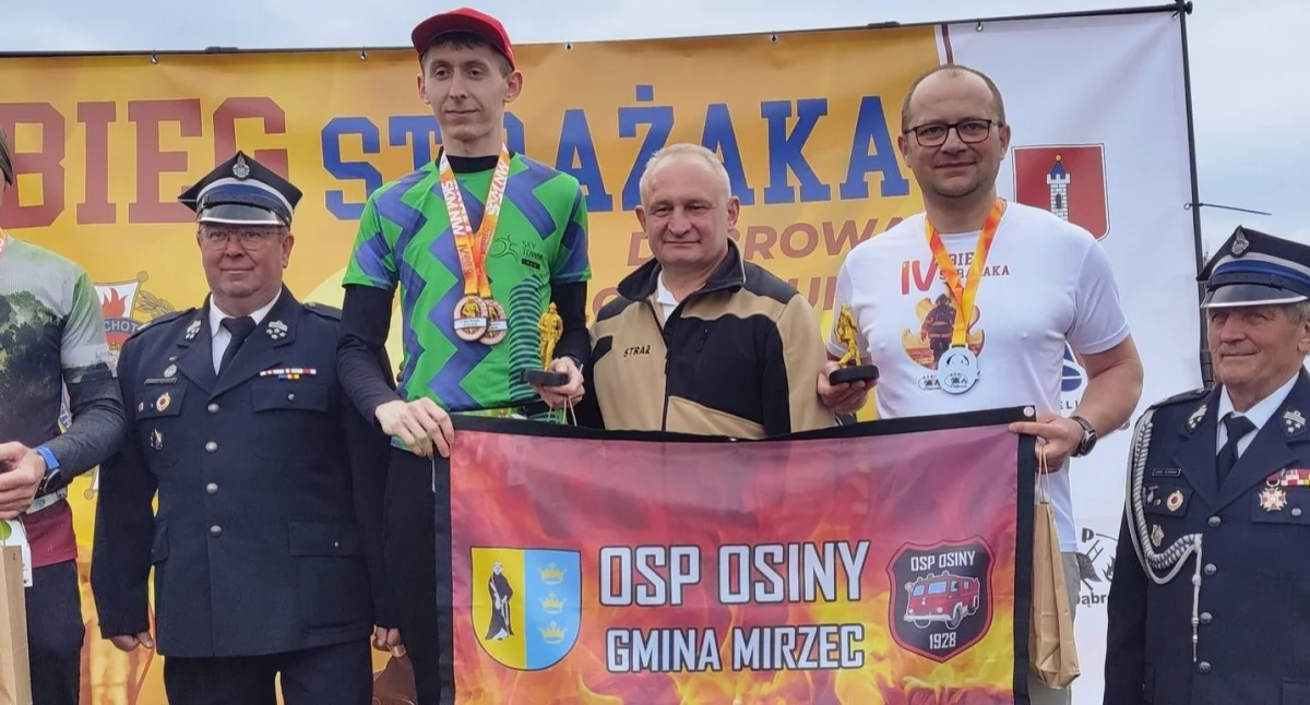 Straż Pożarna, Sukces ratowników Osiny biegu strażaka Dąbrowie Wielunia miejscami podium medalami - zdjęcie, fotografia