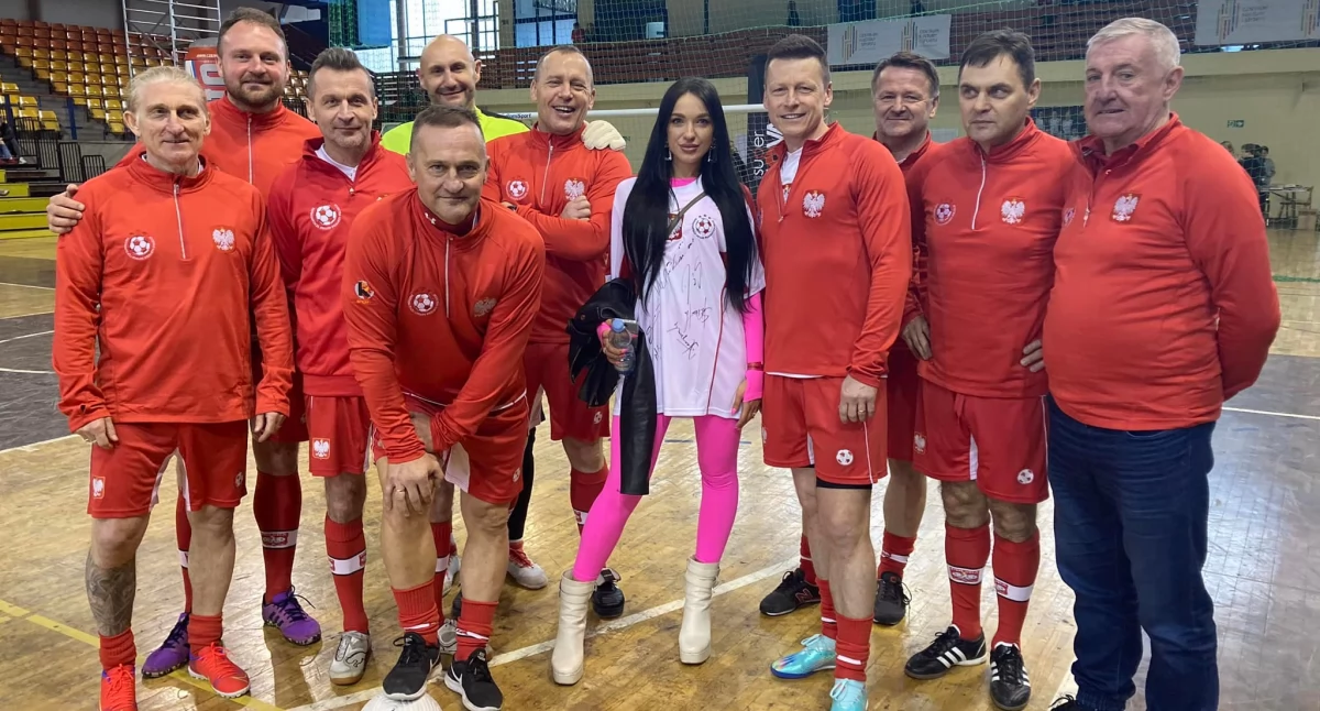 Piłka nożna, Reprezentacja Gwiazd Piłkarzy Polskich otworzy stadion Starachowicach Zagrają drużyną Staru - zdjęcie, fotografia