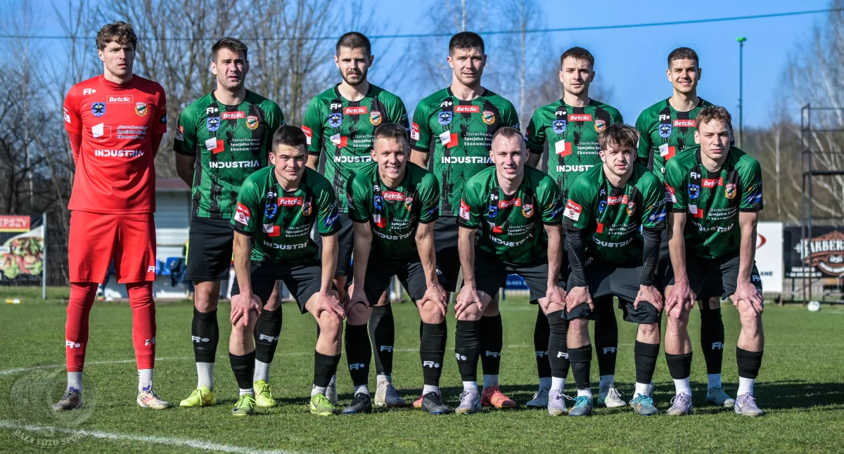 Piłka nożna, Starachowice awansował ćwierćfinału Okręgowego Pucharu Polski Galeria zdjęć! - zdjęcie, fotografia
