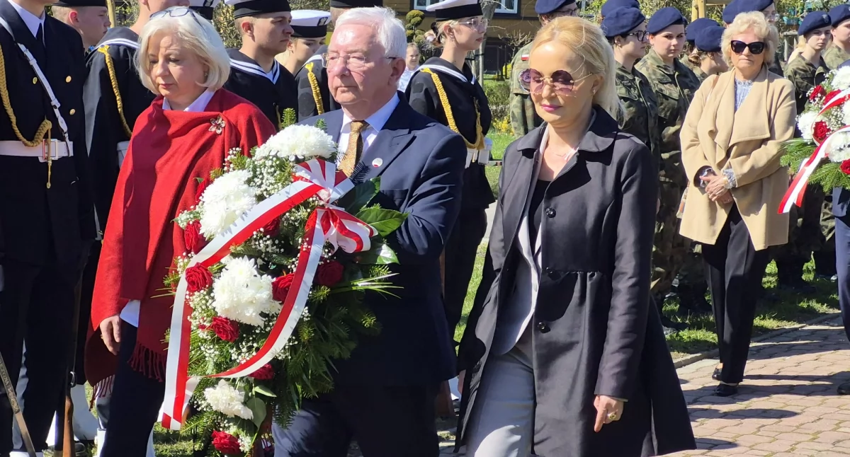 Wydarzenia, Dzień pamięci ofiar zbrodni katyńskiej Starachowicach Oddali hołd którzy polegli ojczyznę - zdjęcie, fotografia