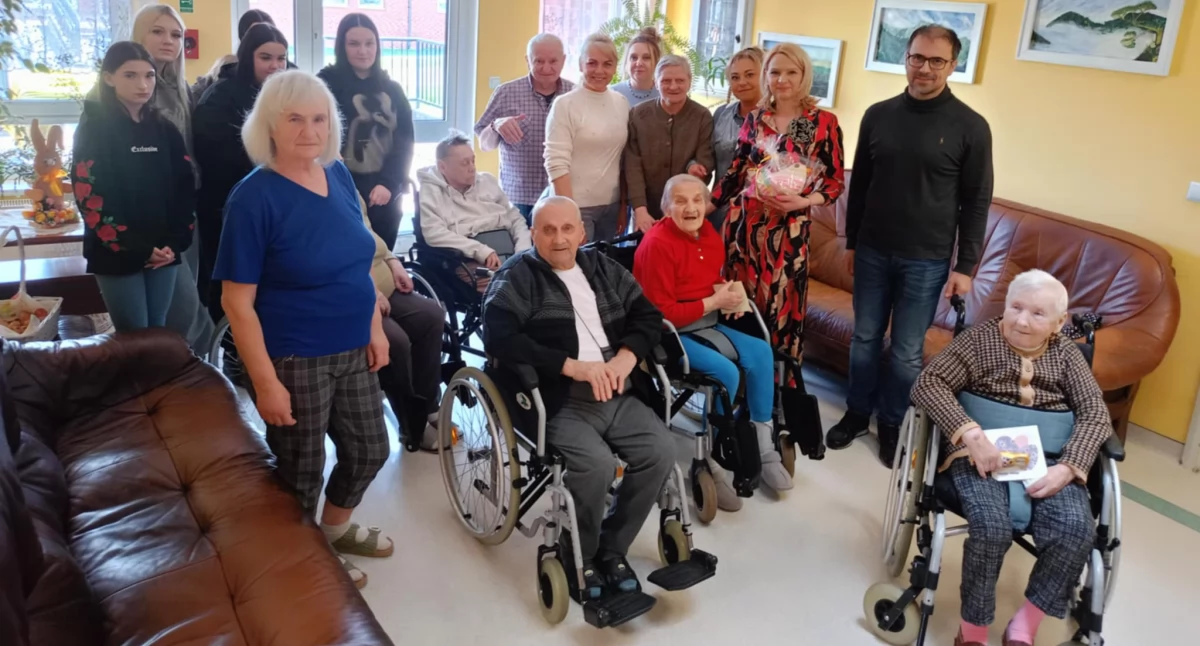 Wydarzenia, Życzenia fryzura święta seniorów - zdjęcie, fotografia
