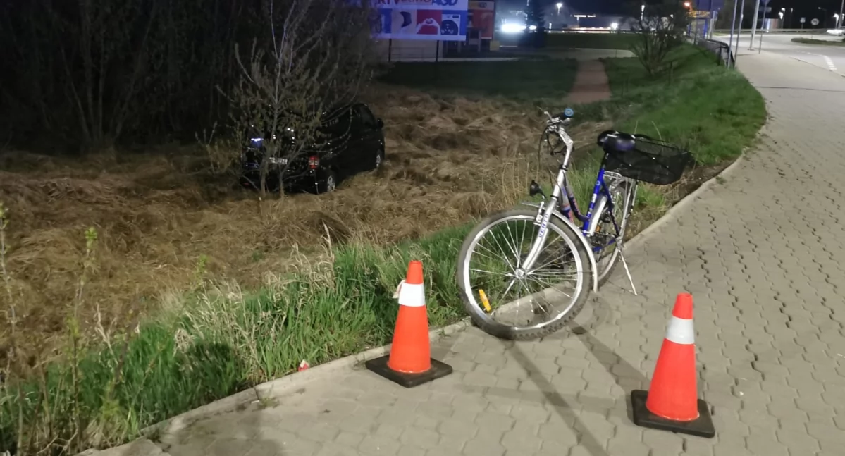 Wypadki drogowe, Wypadek Starachowicach Kierowca volkswagena transportera zderzył rowerzystką - zdjęcie, fotografia