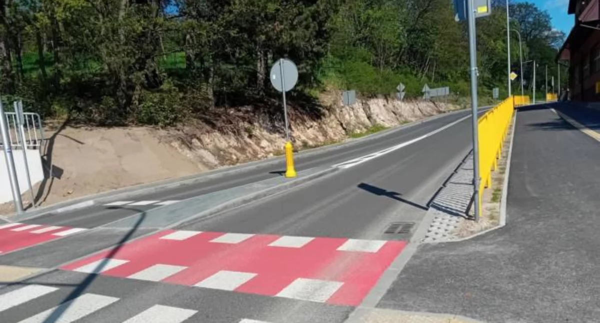 Interwencje, Zamknięty odcinek Piłsudskiego Borkowskiego Kierowcy skarżą osuwającą skarpę - zdjęcie, fotografia