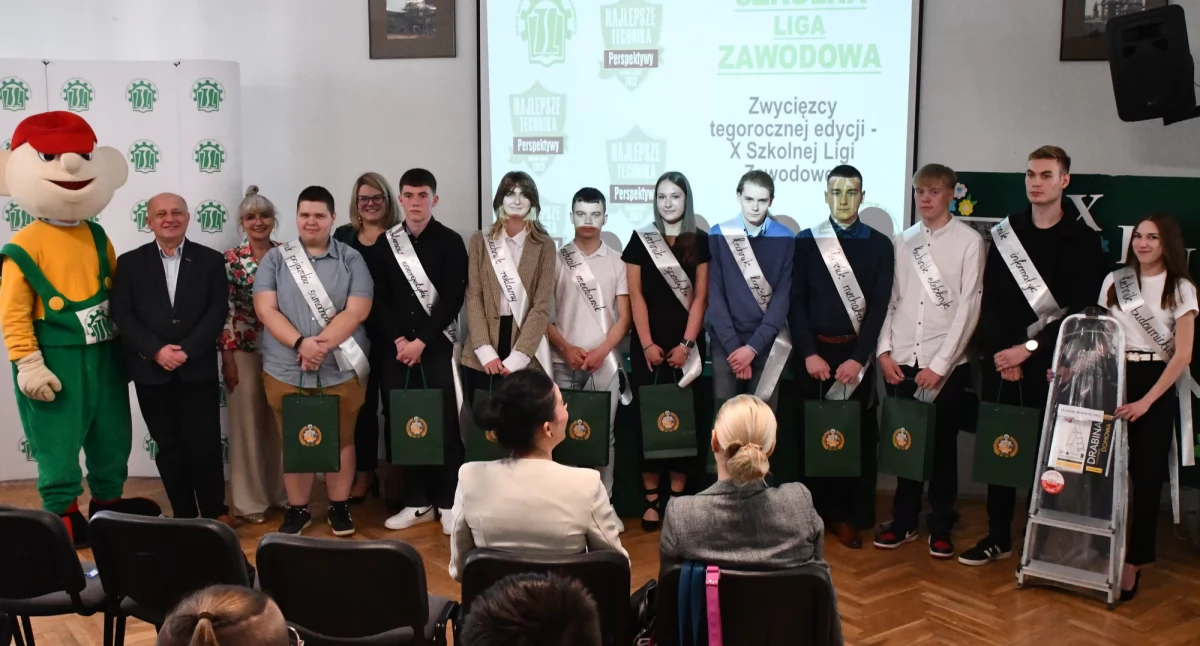 Szkołę odwiedzili m.in. Małgorzata Galas-Bąba, wicestarosta powiatu starachowickiego, oraz Sławomir Jama, starszy wizytator Kuratorium Oświaty w Kielcach. 