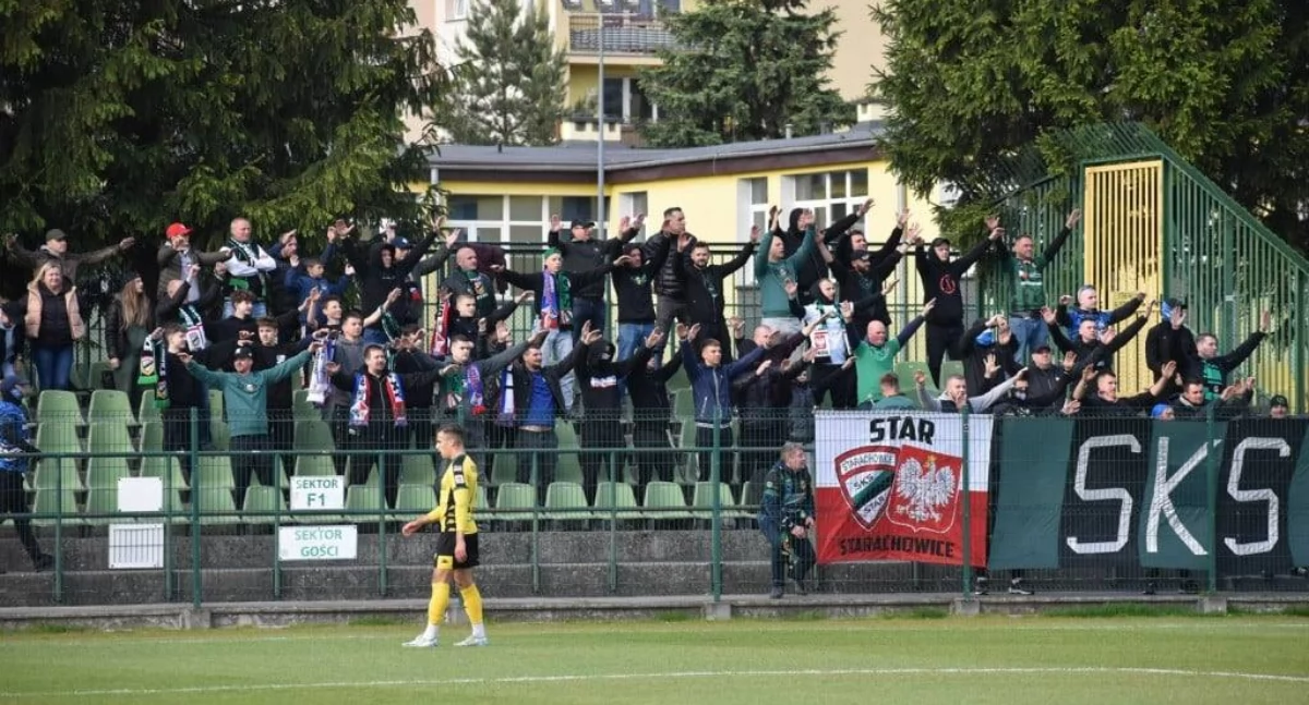 Piłka nożna, Będzie bojkot kibiców Staru Starachowice Stowarzyszenie pisze skandalicznej decyzji zarządu klubu - zdjęcie, fotografia