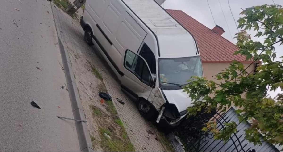 Wypadki drogowe, Pijany starachowiczanin sprawcą zdarzenia Skarżysku Kamiennej Skasował ogrodzenie posesji - zdjęcie, fotografia