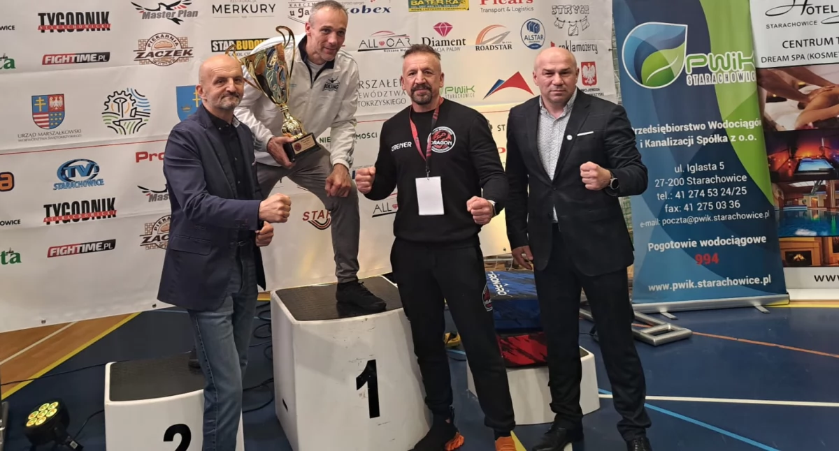 Sporty walki, Najlepsi juniorzy młodzieżowcy dodatkowymi nagrodami Mistrzostwa Polski kickboxingu Starachowicach czyli rodzą legendy - zdjęcie, fotografia